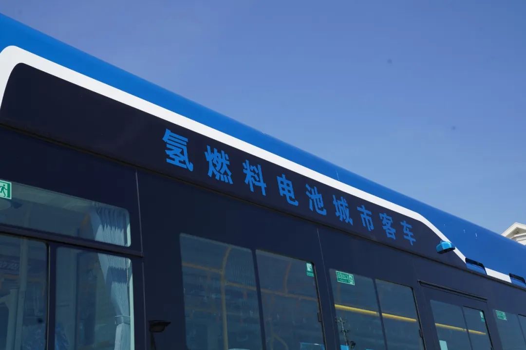 金旅百輛氫燃料電池公交車(chē)陸續(xù)交付，助力淄博公交打造“氫能時(shí)代”(圖2)