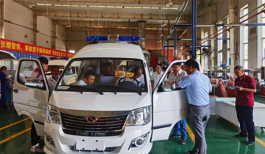 主動出擊 高效作戰(zhàn)—— 金龍專用車事業(yè)部批量防疫產品如火如荼生產中(圖2)