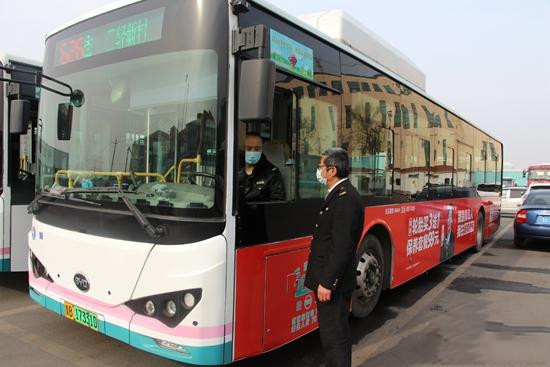 守護(hù)公交車駕駛員心理健康，溫馨巴士崗前“開心三分聊”(圖1)